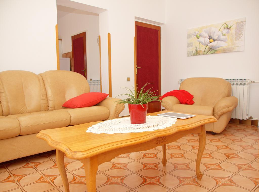 Apartment Taja Ližnjan Værelse billede