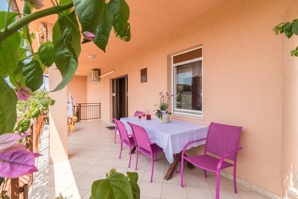 Apartment Taja Ližnjan Eksteriør billede