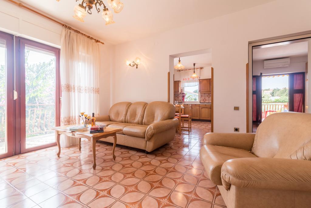 Apartment Taja Ližnjan Eksteriør billede