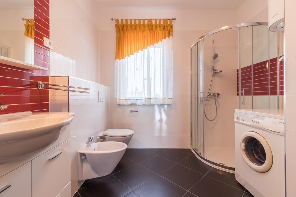 Apartment Taja Ližnjan Eksteriør billede