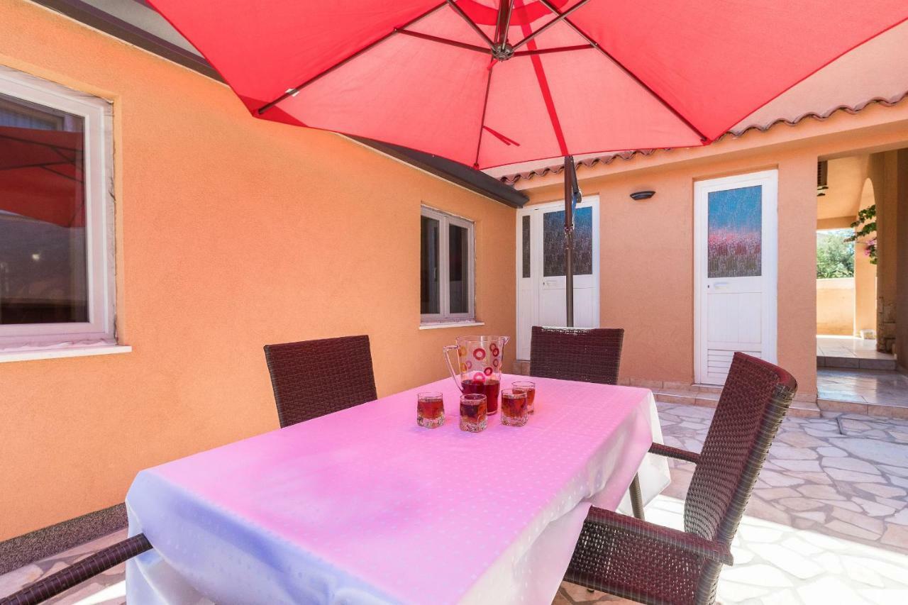 Apartment Taja Ližnjan Eksteriør billede