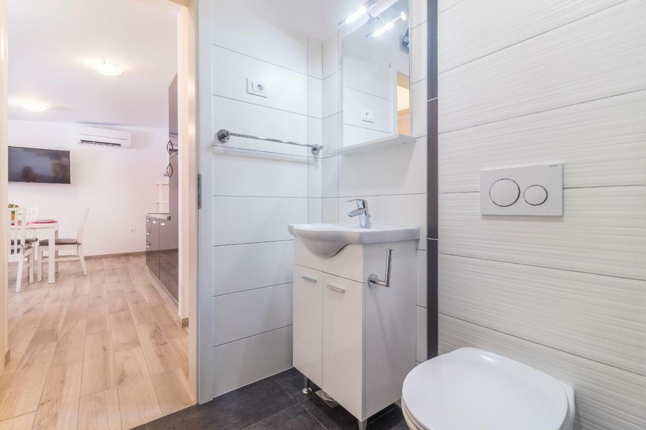 Apartment Taja Ližnjan Eksteriør billede