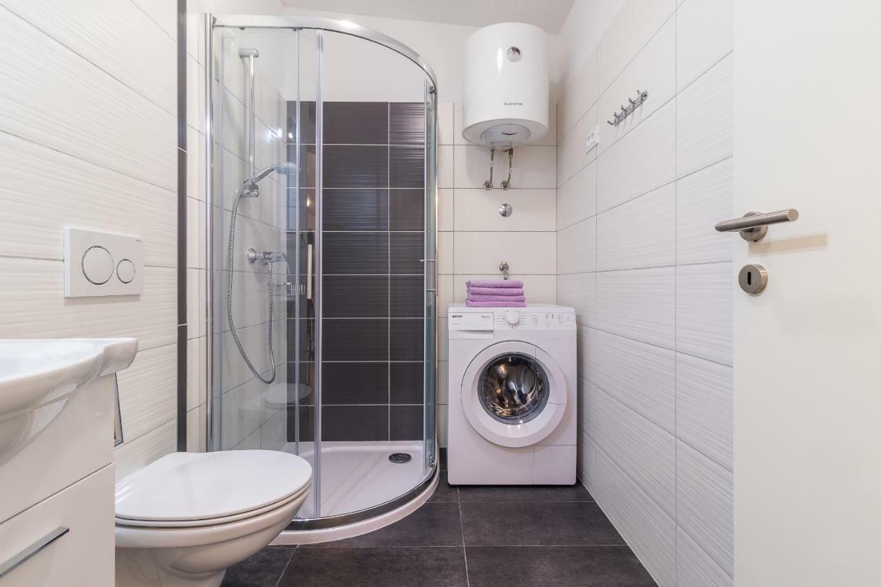 Apartment Taja Ližnjan Eksteriør billede