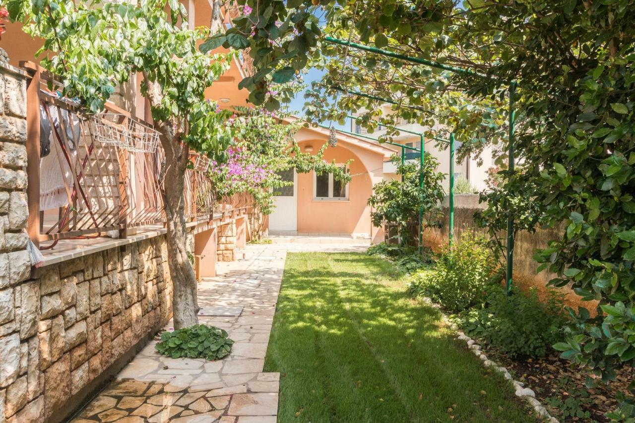 Apartment Taja Ližnjan Eksteriør billede