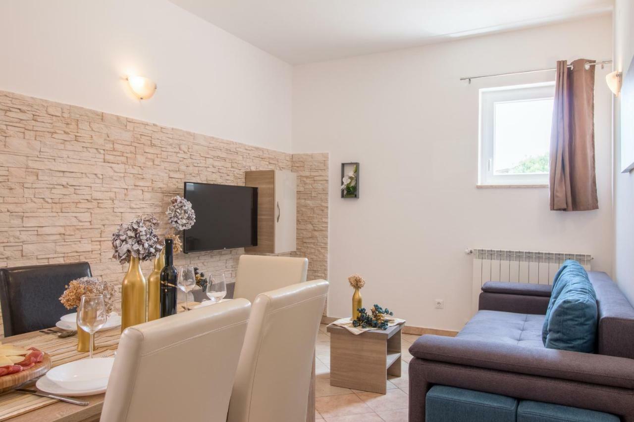 Apartment Taja Ližnjan Eksteriør billede