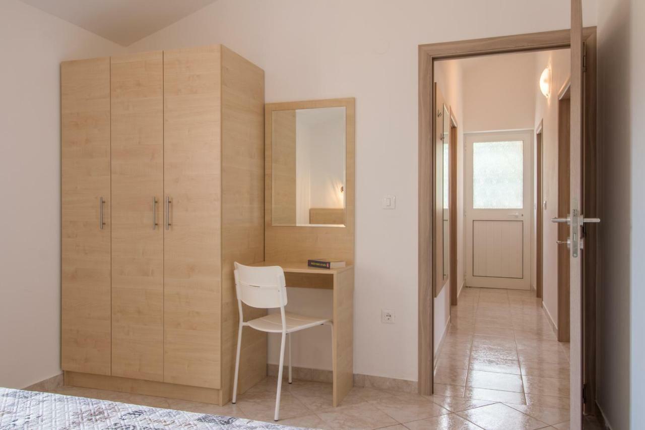 Apartment Taja Ližnjan Eksteriør billede