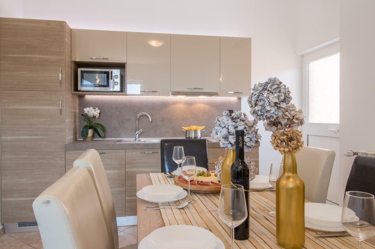 Apartment Taja Ližnjan Eksteriør billede