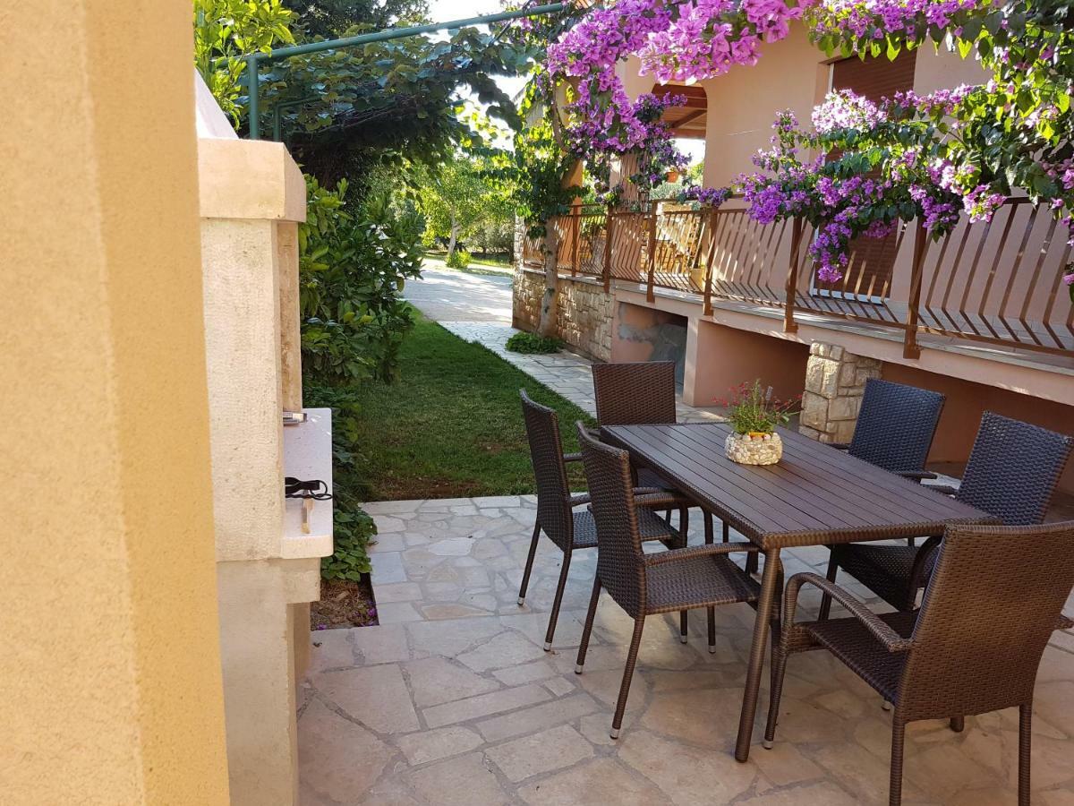 Apartment Taja Ližnjan Eksteriør billede