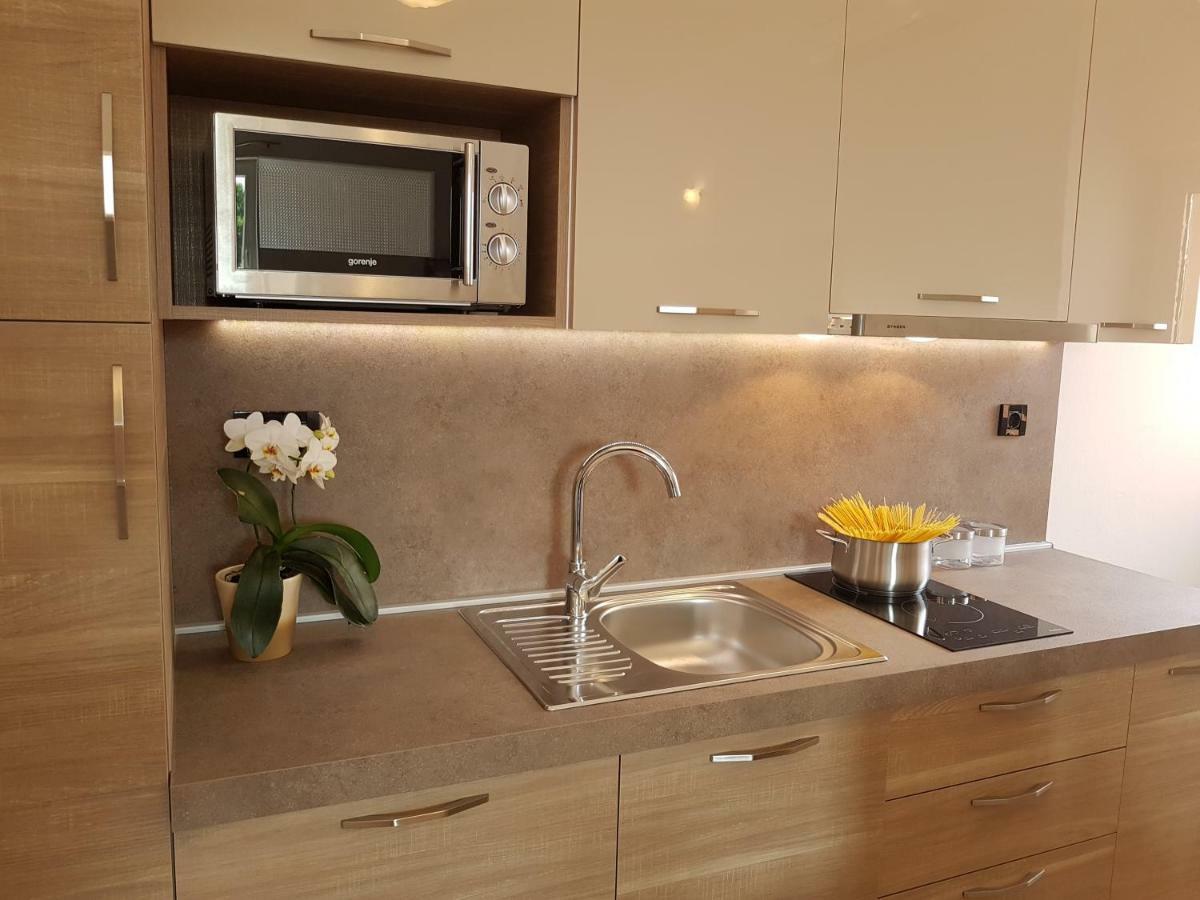 Apartment Taja Ližnjan Eksteriør billede