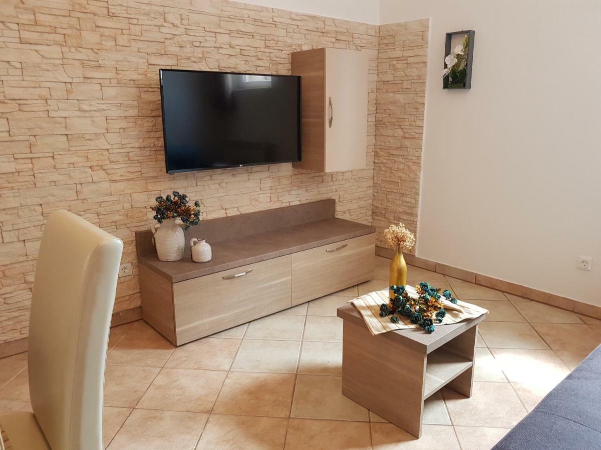 Apartment Taja Ližnjan Eksteriør billede