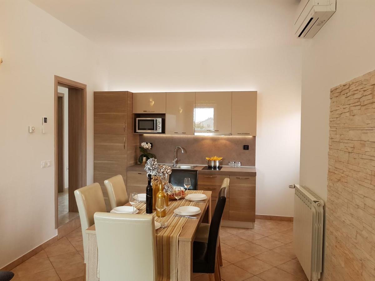 Apartment Taja Ližnjan Eksteriør billede