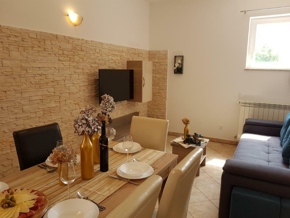 Apartment Taja Ližnjan Eksteriør billede